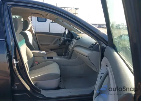 2009 Toyota Camry Le z USA, uszkodzony, nr VIN 4T1BE46K99U358080